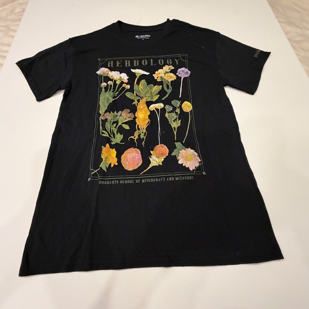 Harry Potter Herbology Hogwarts Graphic T-Shirt Black M